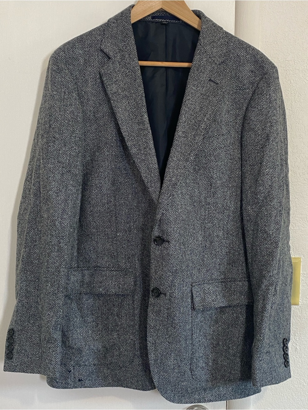 J.Crew Ludlow Blazer in Herringbone English Tweed | 42R | Grey I Classic | Slim